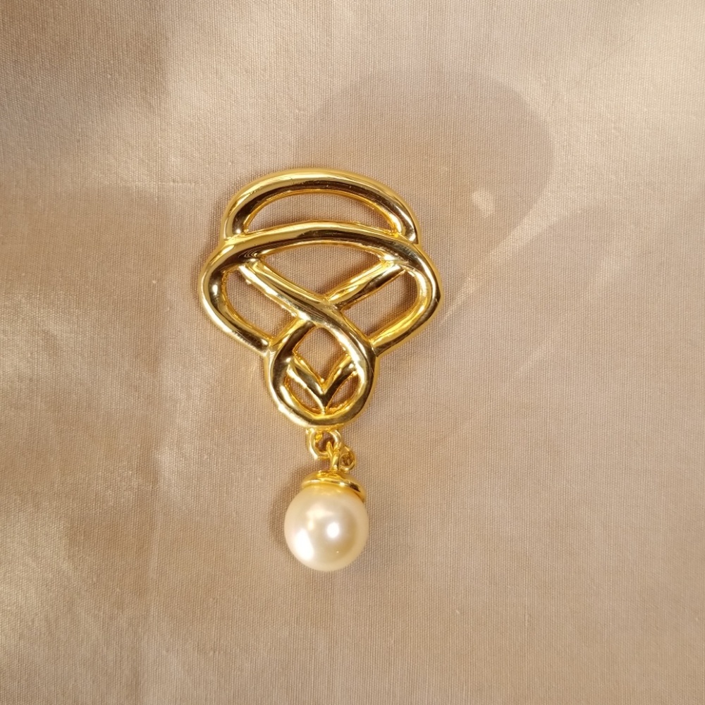 Abstract Faux Pearl Brooch Pendant